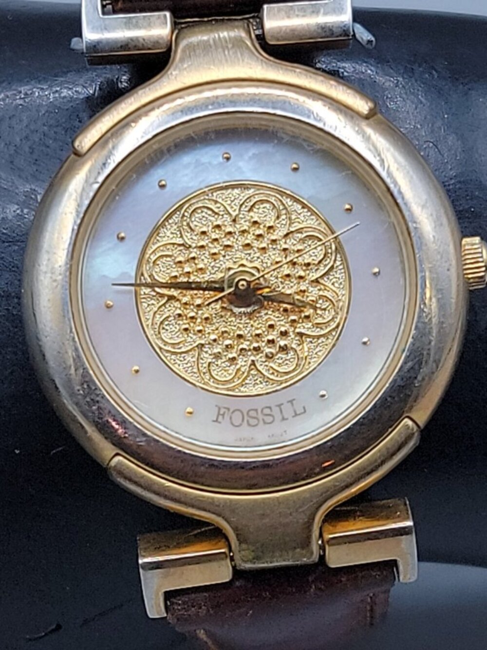 Vtg Fossil 1990s Womens Watch Gold Filigree Mandala Mother of Pearl Leather 30mm - Picture 12 of 16